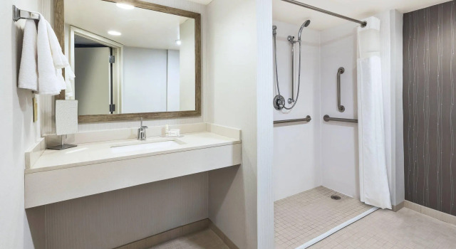 Четырёхместный номер Standard Courtyard by Marriott Secaucus Meadowlands