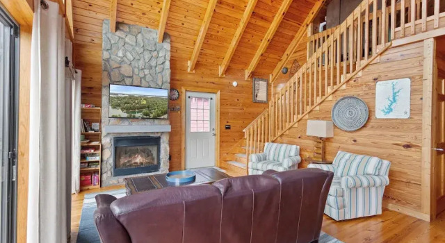 Lakefront Keowee Home w/ Dock, 14 Mi to Clemson, Book Feriehus Seneca South Carolina