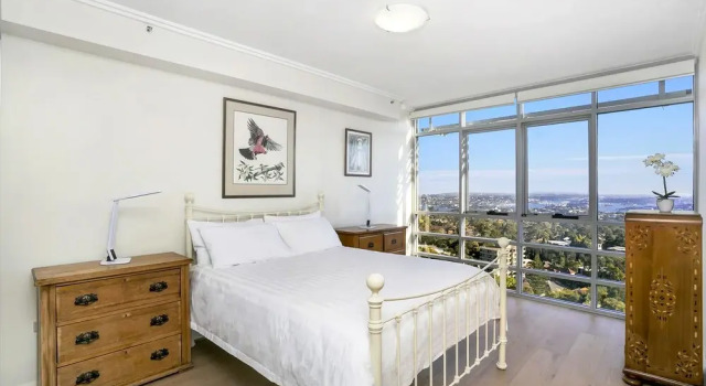 Bright Open Plan Spacious Two Bdr Apt - SL001