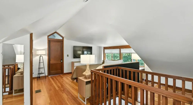 Charming Manville Heights Cottage Retreat 3 Bedroom Home, Забронировать Дом для отпуска Айова-Сити Айова, рядом с Johnson County Historical Society