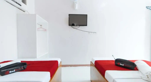 RedDoorz @ Old Buswang Road, Prenota Affittacamere Hotel economici a Kalibo