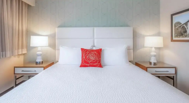 Двухместный люкс Deluxe Pasadena Rose & Crown Hotel