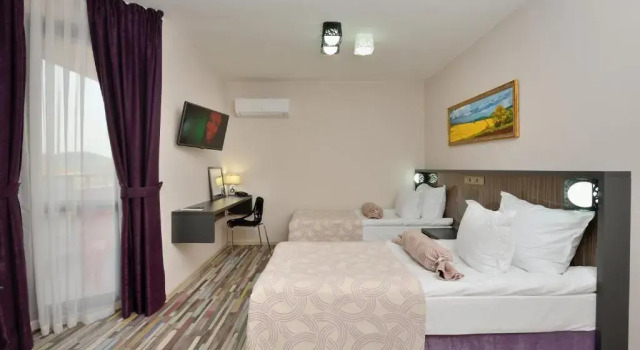 Balkonlu Ekonomi çift kişilik oda Apart Hotel Hello Hissar