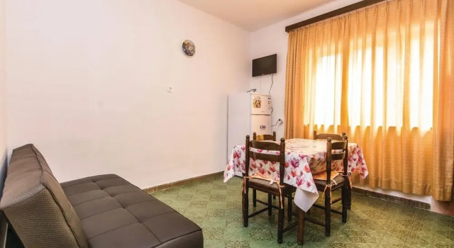 Stunning Apartment in Starigrad With 4 Bedrooms, Забронировать Апартаменты/квартира Стариград-Пакленица Starigrad-Paklenica Riviera