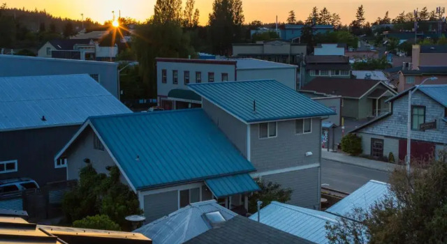 The Web Suites, Забронировать Отель Фрайдей-Харбор San Juan Islands, рядом с Историческое сообщество и музей San Juan