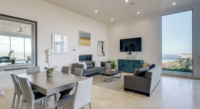 Pool & Coastline Views: Luxe La Jolla Home, Забронировать Отель Ла-Хойя Сан-Диего, рядом с Гора Соледад