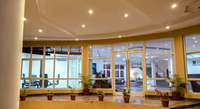 Golden Alpine Hotel & Resort, Забронировать Курортный отель Отели Йола с парковкой, Парковка