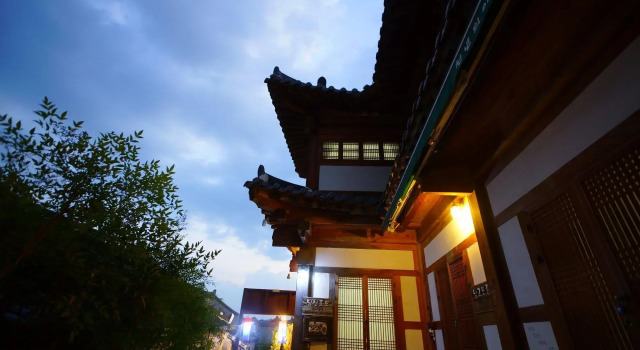 Jeonju Cheonnyeoneui Achim Hanok Pension, Забронировать Отель Чонджу Чолла-Пукто, рядом с Конфуцианская школа хянгё в Чонджу