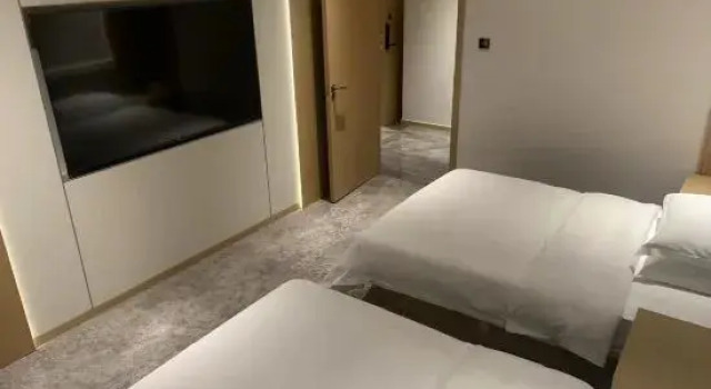 Семейный номер Standard Phoenix International Hotel