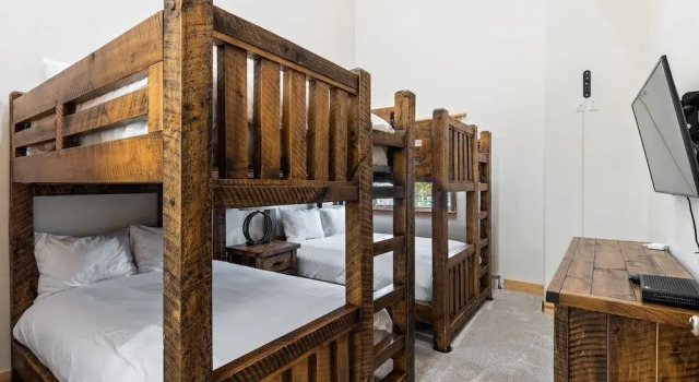 Lazy Bear Log Cabin Canyons Park, Забронировать Отель Бизнес-отели Парк-Сити, рядом с Полет над каньонами, 4* 5*