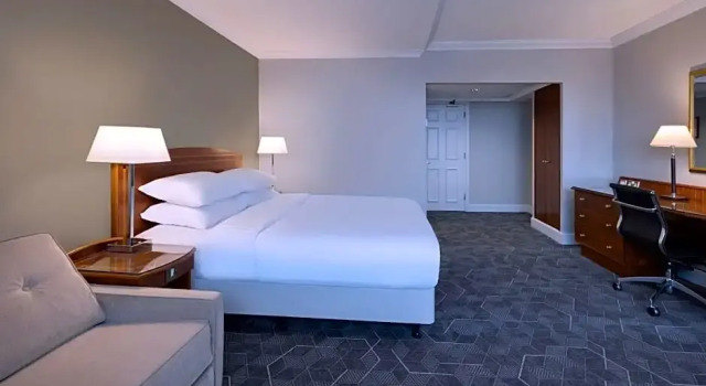 Номер Standard Delta Hotels by Marriott Liverpool City Centre