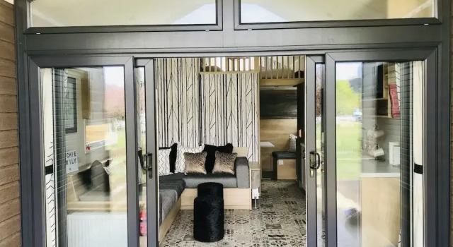 2 Bed Lodge - Sleeps 4 - Patio - Parking - Wifi