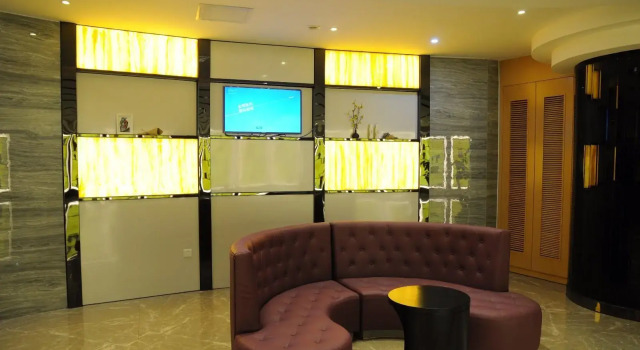 CYBO Station SSAW Hotel Guangzhou Hualin Temple Subway Station, Забронировать Отель Ли-Ван Гуанчжоу, рядом с Пешеходная улица Шансяцзю