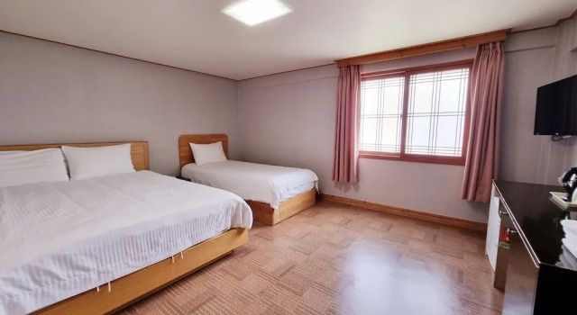 Четырёхместный номер Deluxe Hotel G