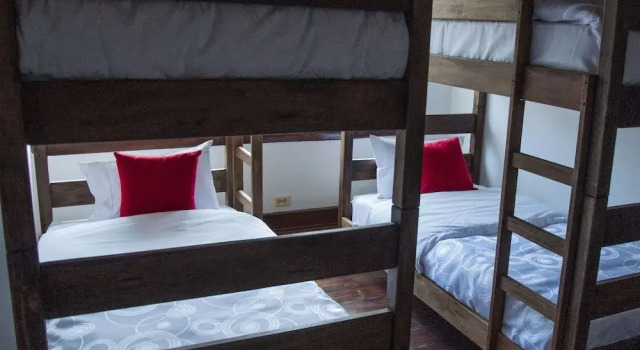 El Baúl - Hostel, Забронировать Хостел Отели Богота с завтраком, рядом с Jorge Eliecer Gaitan Museum, Завтраки