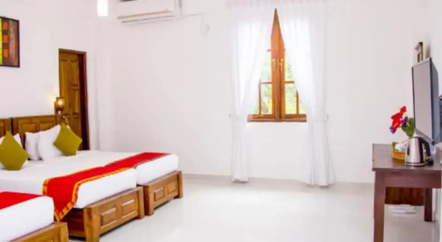 OYO 431 White Camelot, Забронировать Отель Канди 
