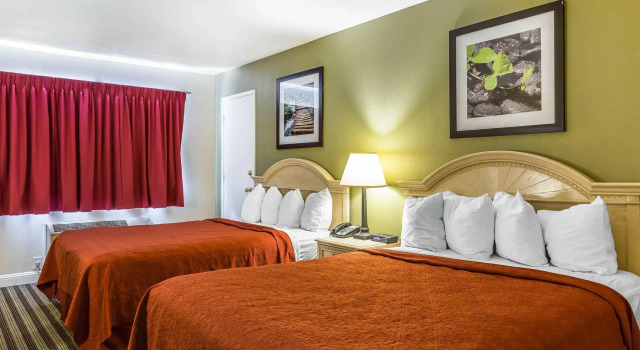 Четырёхместный номер Standard Quality Inn Salinas City Center Area