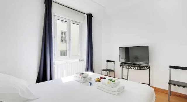 Fancy Apartment - 2br/6p - Canal Saint-martin, Забронировать Апартаменты/квартира Отели Парижа с парковкой, рядом с Жак Бонсержан, Парковка