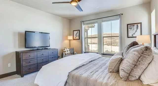 Коттедж с 4 комнатами с балконом Half-mi to Skiing: Gorgeous Granby Ranch Home!