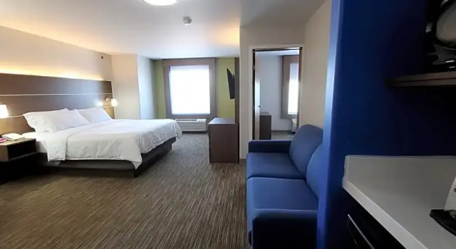 Двухместный люкс c 1 комнатой Holiday Inn Express & Suites-Regina-South by IHG
