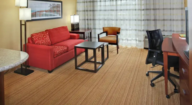 Люкс c 1 комнатой Courtyard by Marriott Boone