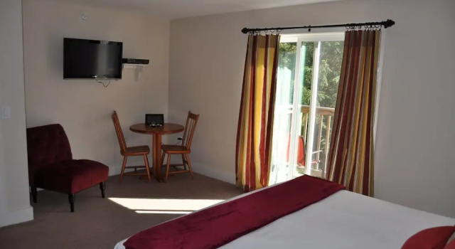 Двухместный номер Luxury с балконом и с видом на реку WilloBurke Boutique Inn & Nordic Spa