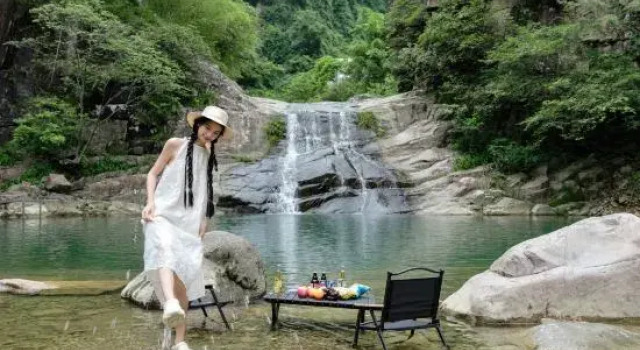 Jishe Light Luxury Family Holiday Homestay, Prenota Hotel Hotel a Huzhou con piscina, Piscina