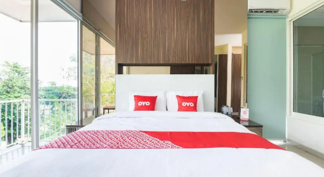 Dvoulůžkový s manželskou postelí Apartmá Hotel O Taman Dayu Villa Golf View