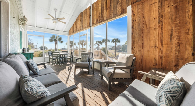 Коттедж Dog Friendly + Private Pool; 0.1 Miles to the Beach!