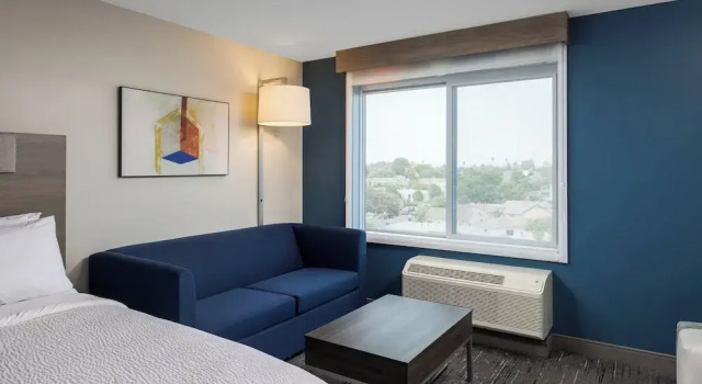 Двухместный люкс Holiday Inn Express & Suites Hawaiian Gardens by IHG