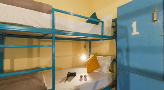 Кровать в общем номере (женский номер) Hotel Golden City with Swimming Pool