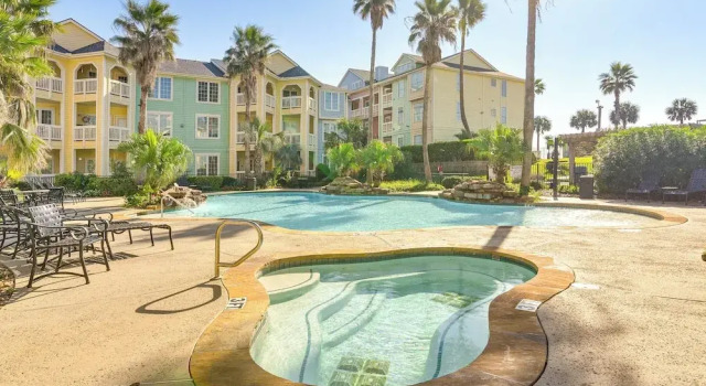 Апартаменты Walk to Babe's Beach! 3rd-floor Condo w/ Pool