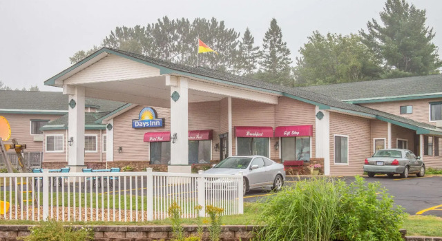 Четырёхместный люкс Days Inn by Wyndham Marquette
