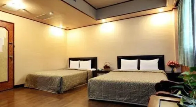 Четырёхместный номер Standard Hotel Lee-Chan