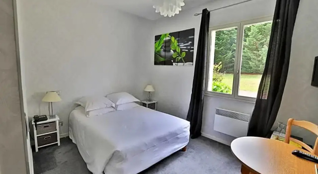 Номер Standard Logis Hotel Des Grands Vins