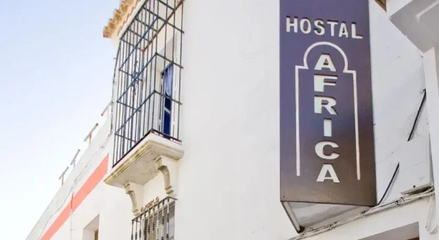 Hostal Africa, Забронировать Отель Тарифа Los Alcornocales Natural Park, рядом с Castillo de Guzmán