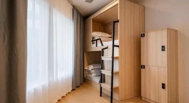 Кровать в общем номере (мужской номер) Dayin Youth Hostel - East Nanjing Road & Peoples Square & The Bund