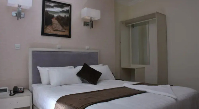 Ruth Hotel