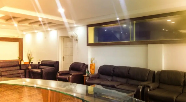 OYO Flagship 22598 Oval Retreat, Rezerwuj Hotel Hotele w Nowe Delhi z basenem, Basen