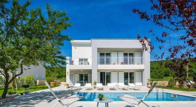 Villa White Pebble I