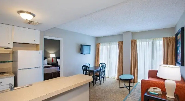 Люкс с 2 комнатами с балконом Enclave Suites, a Sky Hotel & Resort