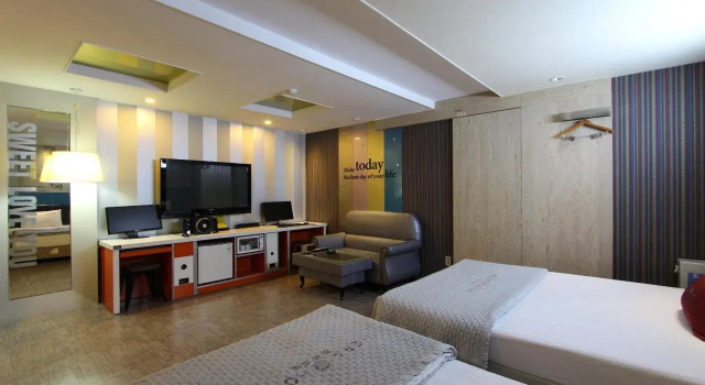 Hera Hotel