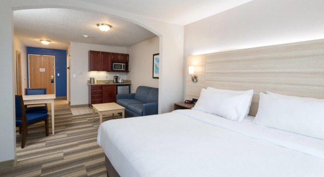 Holiday Inn Express Hotel & Suites Detroit - Utica by IHG