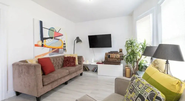 Spacious 4BR Family Home in Detroit Wifi & Parking, Rezervovat Rekreační dům Detroit Detroit Metropolitan Area