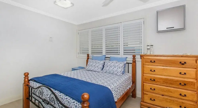 Salt Beach Holiday Home
