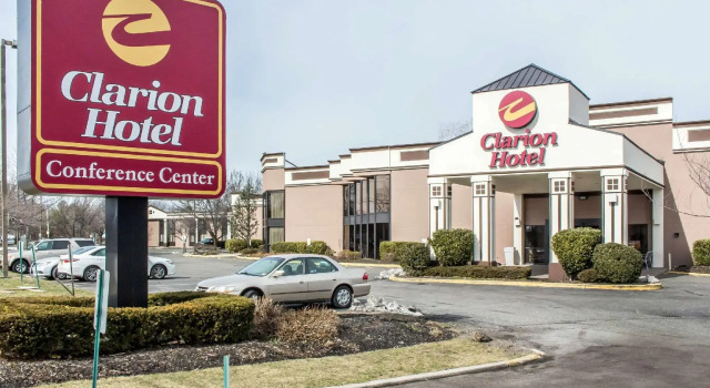Люкс Clarion Hotel & Conference Center Ronkonkoma MacArthur Airport