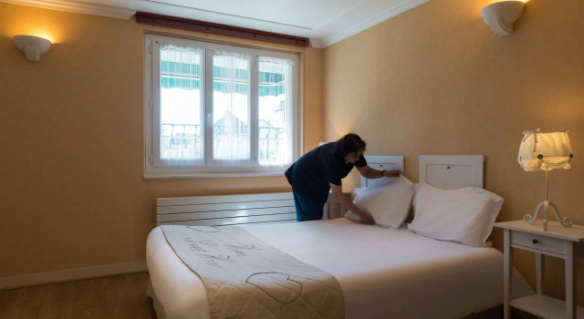 Auberge De La Tomette, Book Hostel / Vandrerhjem Hoteller i Cantal med morgenmad, Morgenmad
