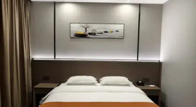 Семейный люкс Deluxe с видом на город Yichuan Xueyuan Hotel