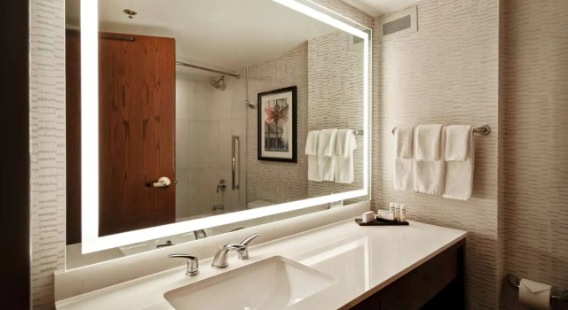 Двухместный люкс Corner Hospitality 2-room Embassy Suites by Hilton Omaha Downtown Old Market