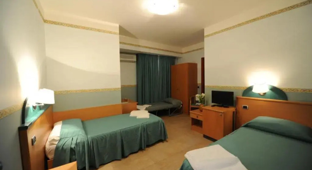 Трёхместный номер Standard Santa Lucia Hotel